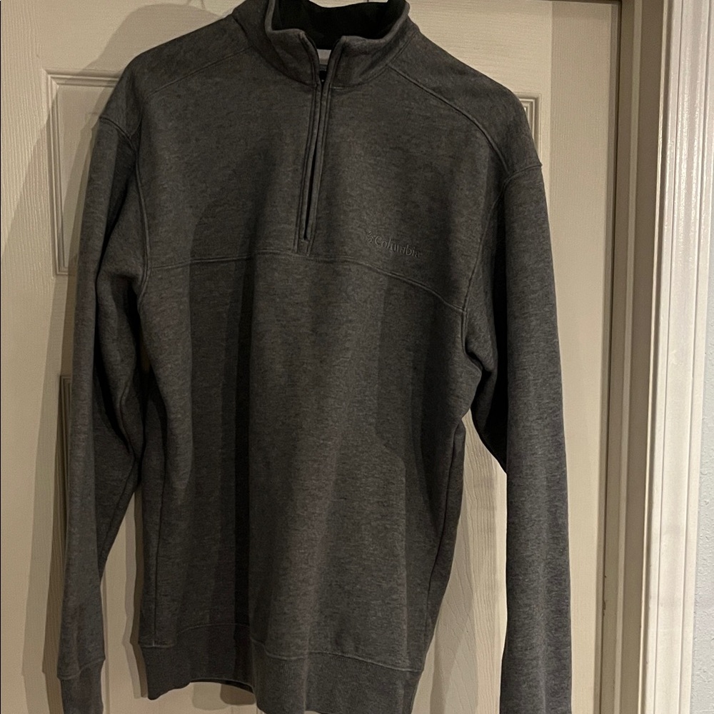 Columbia Men's light Charcoal gray Zip-Up Sweater. Like new